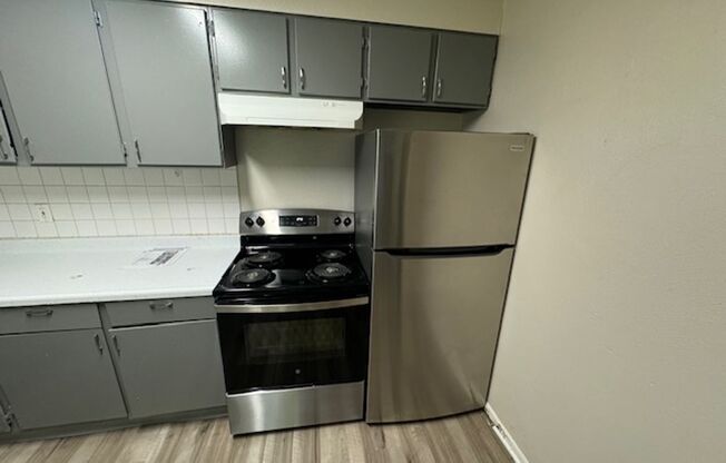 2 beds, 1 bath, 800 sqft, $850, Unit Unit #12