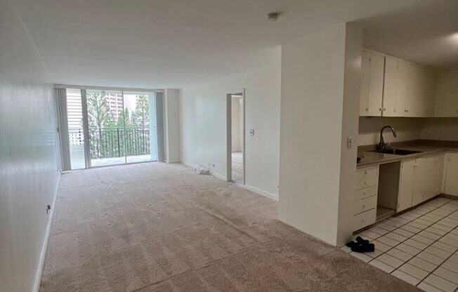 1 bedroom, 1 bath, 1 covered parking!