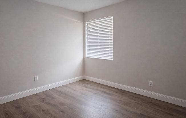 3 beds, 2 baths, 950 sqft, $2,550, Unit 205