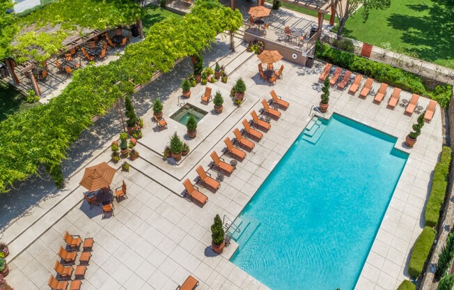 Pool and Spa at La Ventura Apartments, Plano, TX, 75093