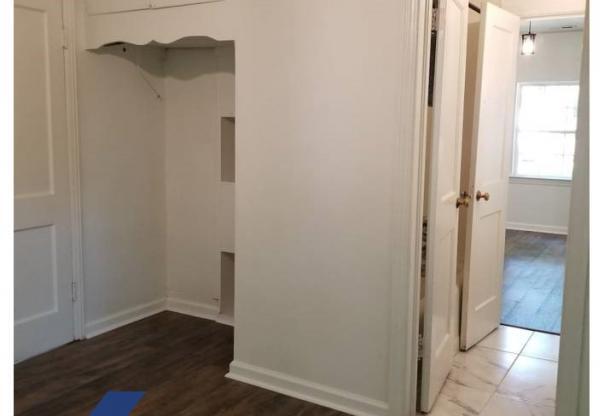 2 beds, 1 bath, 725 sqft, $995