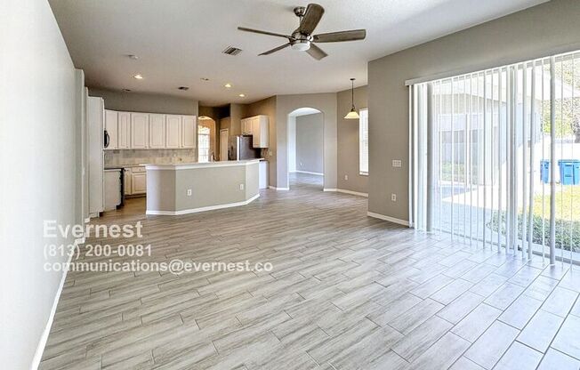 2711 KING SURREY CT