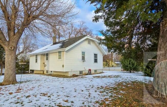 A "Must See" 2bd/1ba Beautiful home!