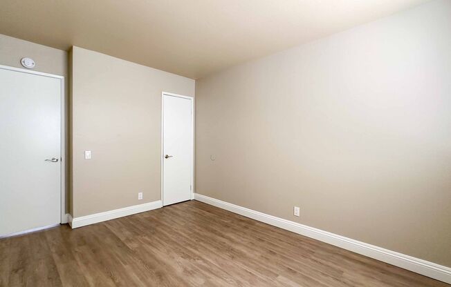 2 beds, 1 bath, $1,975, Unit 4968-08