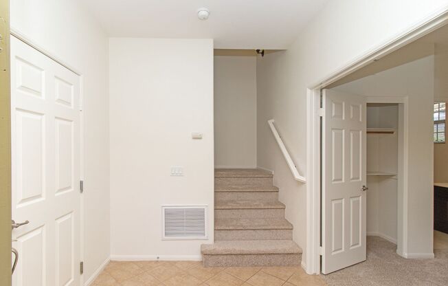 Incredible 3 bed & 3.5 bath Tri-Level Condo in San Marcos!