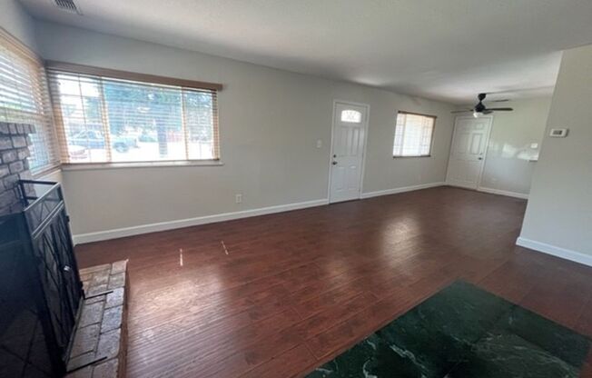 Spacious 2 bed 1bath home in the well desired Arden-Arcade Area!