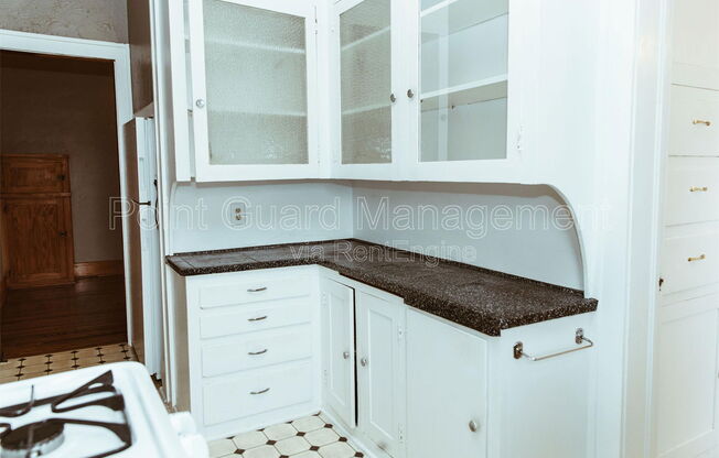 Studio, 1 bath, 675 sqft, $875, Unit 11