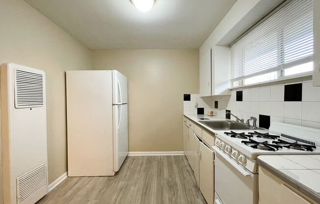 Fourteen27 Court | Cozy 1-Bedroom Apartments in a Beautiful Lakewood Community!