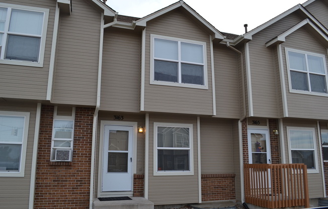 Charming 3 Bedroom Townhome w/ Basement
