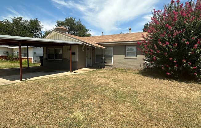 4 Bedroom 1.5 Bathroom - Covered Carport