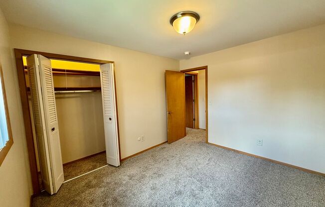 Indian Village Apartments: 2 Bed/1.5 Bath Large Unit ( second floor)