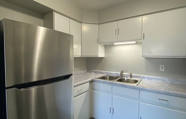 1 bed, 1 bath, $725, Unit 1600 Linden Street #4