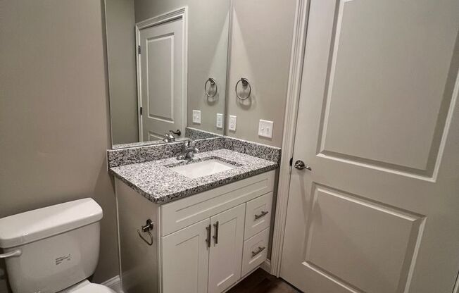 2 beds, 2 baths, 979 sqft, $1,130, Unit 914