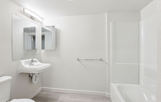 1 bed, 1 bath, 100 sqft, $950, Unit Shared Double - Shared  Double