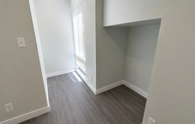 2 beds, 1 bath, 915 sqft, $2,098, Unit 303