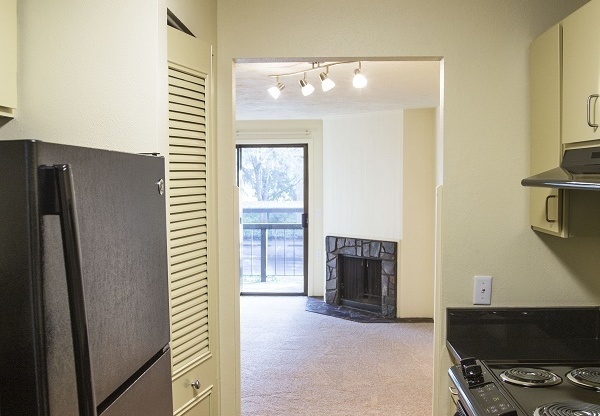 2 beds, 1 bath, 840 sqft, $1,547, Unit 1511