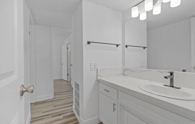 2 beds, 1 bath, 880 sqft, $1,750, Unit 110