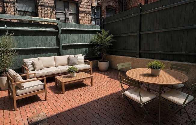 28 Phillips St