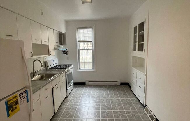 2 beds, 1 bath, $1,000, Unit Unit 1