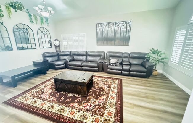 AMERICANA Property Mgmt - Remodeled 2 story - 5 beds with pool in the NorthWest