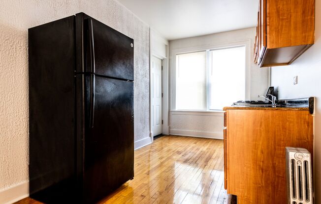8057 S Laflin