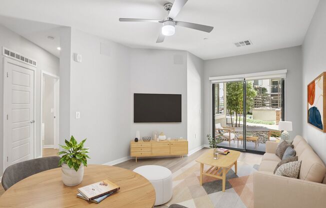 1 bed, 1 bath, 736 sqft, $1,525, Unit 428