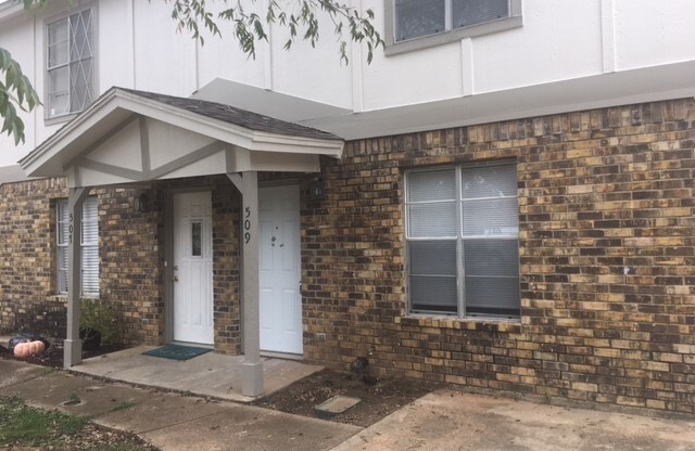 Beautiful 2 Bedroom Duplex in Arlington