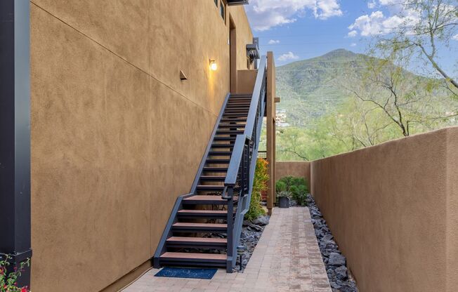 FULLY FURNISHED, CAVE CREEK Mountain side living at it finest.