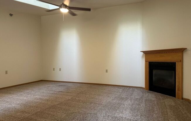 1 bed, 1 bath, 1,371 sqft, $1,825, Unit 33562