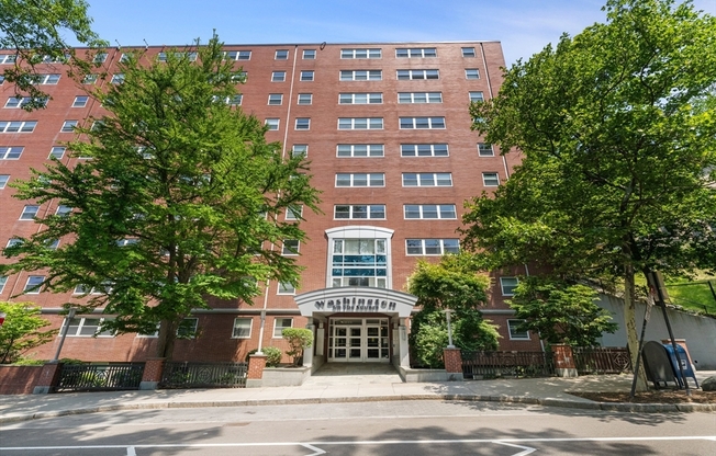 2 beds, 2 baths, 950 sqft, $3,800, Unit 512