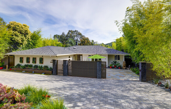 10 FAY DR