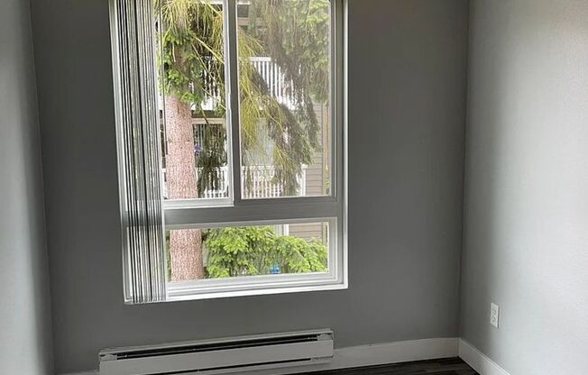 1 bed, 1 bath, 700 sqft, $1,295, Unit B - 202