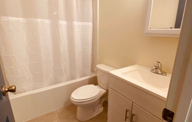 2 beds, 1 bath, $1,150, Unit 523