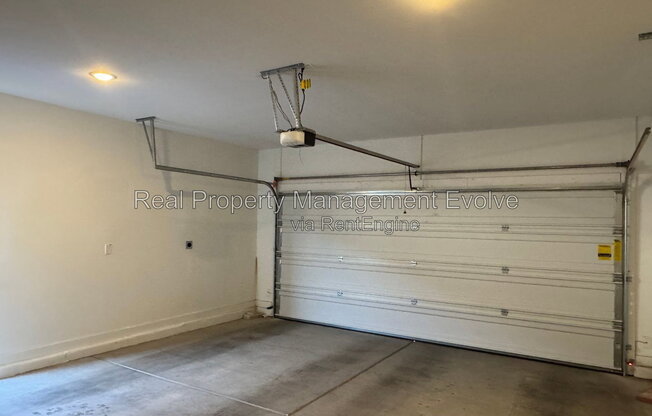 5 beds, 3 baths, 2,033 sqft, $2,990