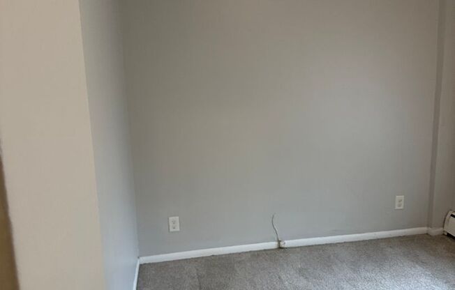 2 beds, 1 bath, 840 sqft, $1,495, Unit 201 (R)