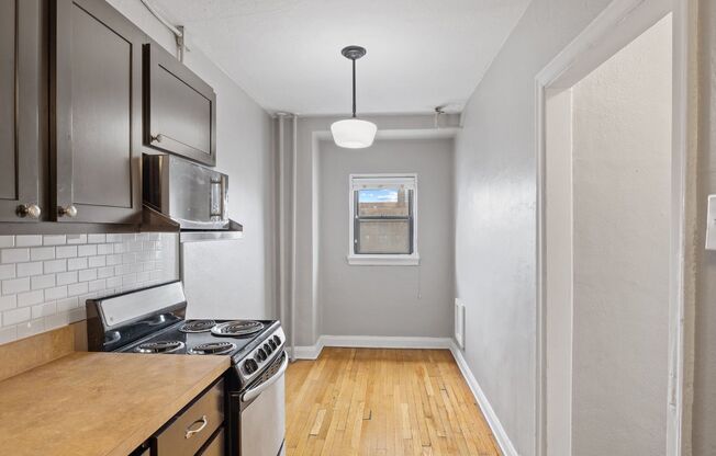 Studio, 1 bath, 418 sqft, $845, Unit 806