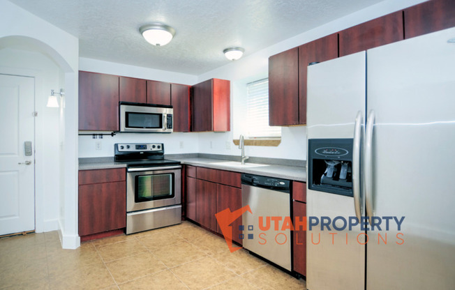 633 E 4 AVE