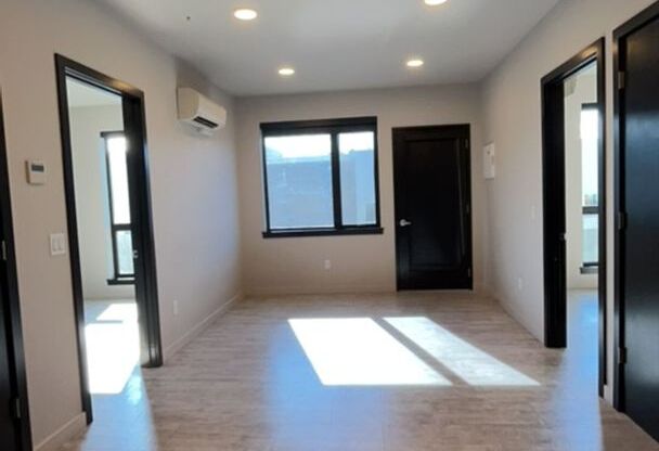 2 beds, 1 bath, 659 sqft, $1,635, Unit 324