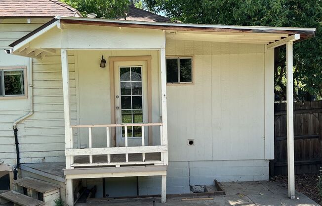 2 beds, 1 bath, $1,595