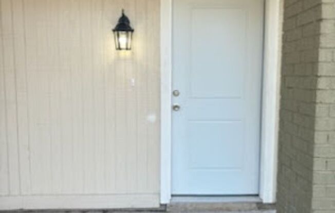 Beautiful newly remodeled 2/1 apartment!