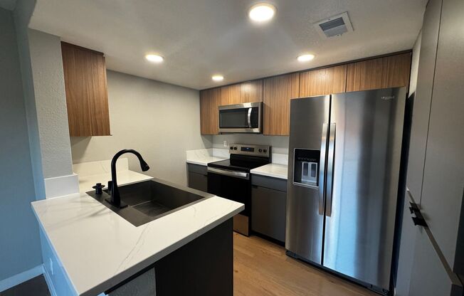 2 beds, 2 baths, 986 sqft, $2,595, Unit 544