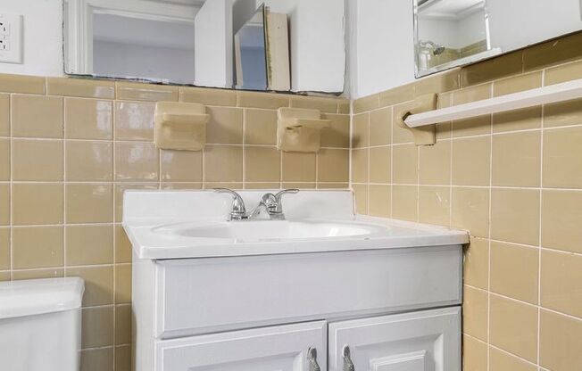 Studio, 1 bath, 300 sqft, $721, Unit 3
