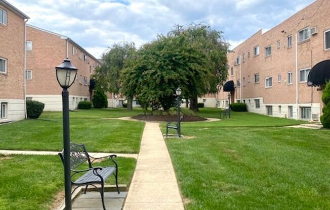 1 bed, 1 bath, 550 sqft, $1,195, Unit H01