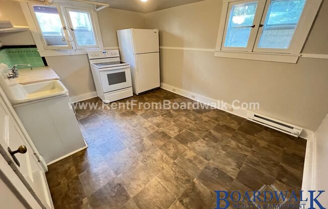 2 beds, 1 bath, 1,470 sqft, $1,495