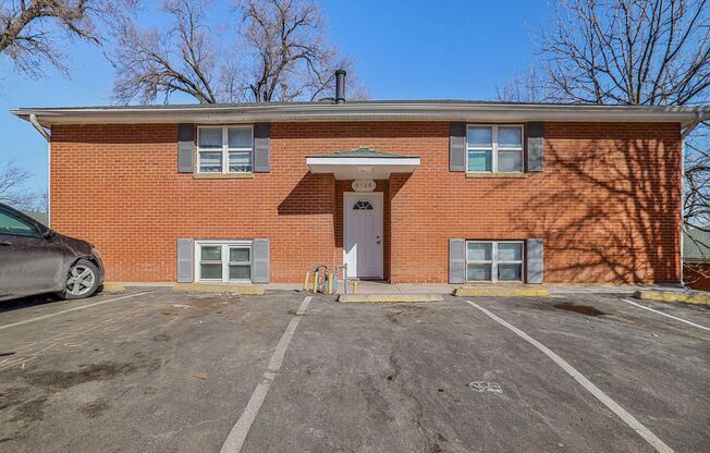 2 beds, 1 bath, 825 sqft, $875, Unit 6122-B