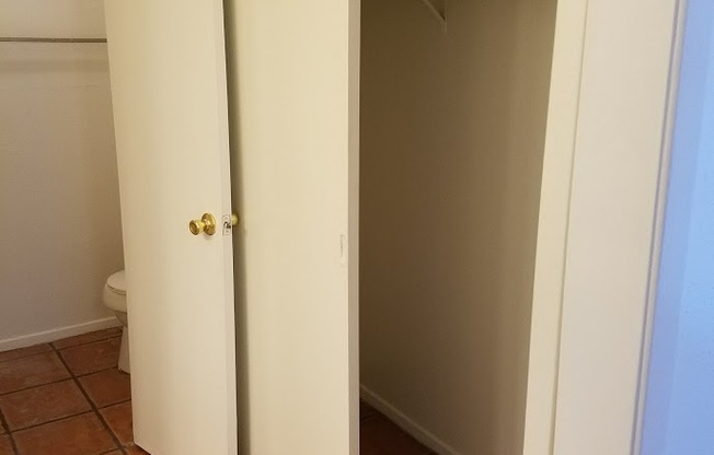 2 beds, 2 baths, 925 sqft, $1,035, Unit *638