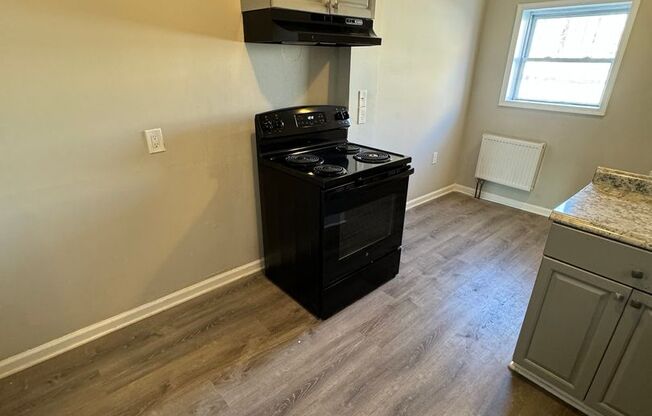 4 beds, 1 bath, $1,795, Unit EWSTGH