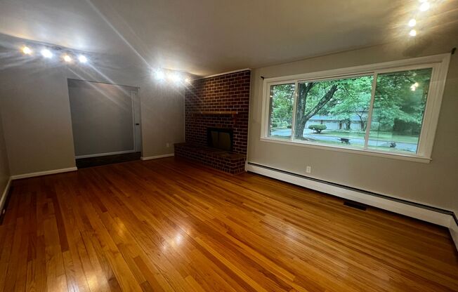 Charming 2 BR/2 BA Single-Family Home in Ellicott City!