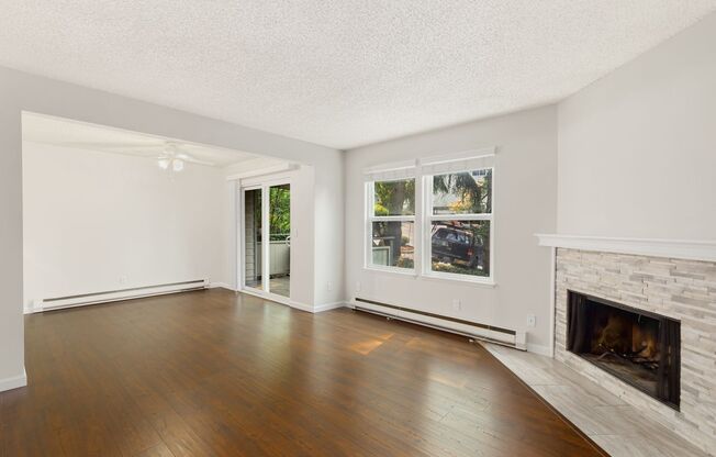 Remodeled Sunny 2 Bedroom minutes from Microsoft