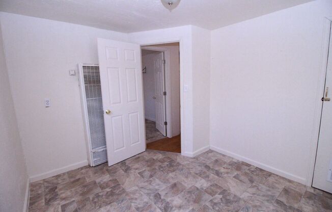 2 beds, 1 bath, $1,050, Unit 2406 W Vermijo Ave #3